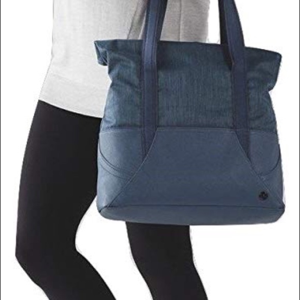 EUC Lululemon Throw and Go Tote